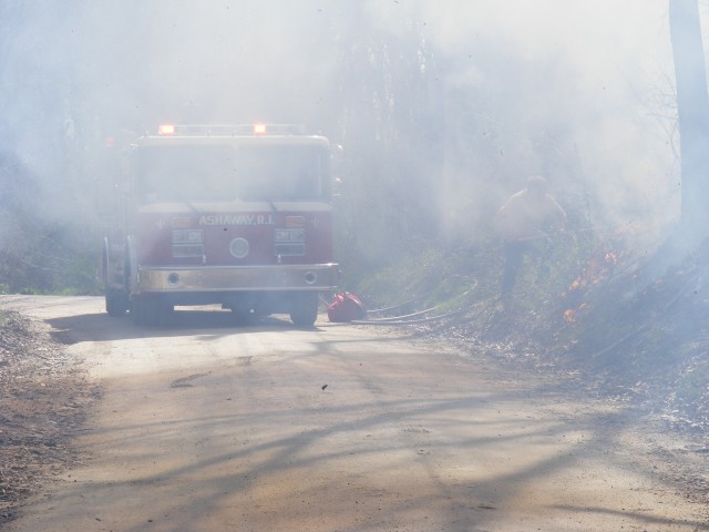 E-411 at brush fire on Tomaquag Valley Road 4/29/2009